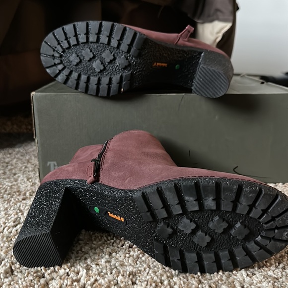 Women’s size 10 Brown Timberland Booties - Picture 2 of 4